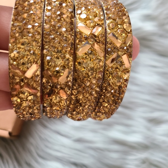 4 Stunning Chunky Bracelets - Picture 2 of 5